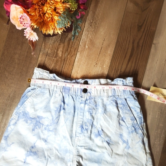 NWT Universal Thread Women's High Rise Denim Shorts Blue Tie Dye Size Small - Picture 10 of 16